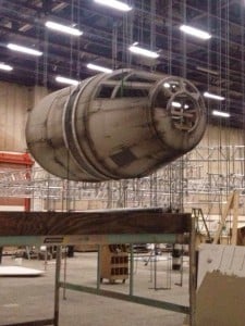 millennium-falcon-star-wars-spoiler-sneak-peek-behind-the-scenes-photos-0113-480w